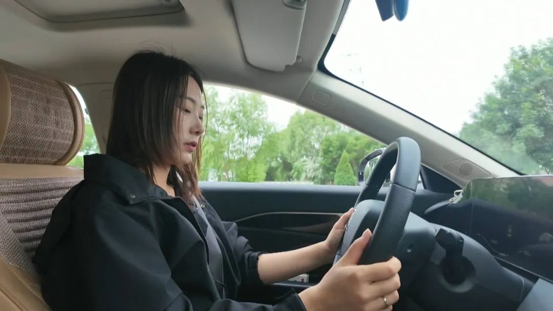 DƬ